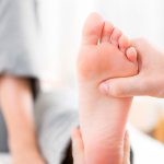 علت بروز درد کف پا (مورتون نوروما)