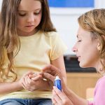 ۱۲ نشانه زگیل در کودکان و درمان مؤثر آن