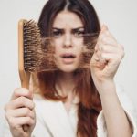 آلوپسی یا ریزش مو در خانم ها و آقایان + روش های درمان