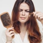 چگونه ریزش مو را درمان کنیم؟